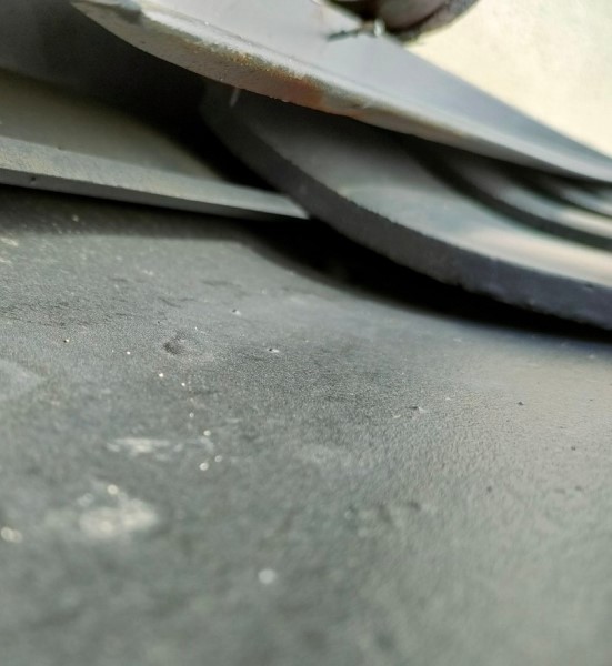 瓦と板金に隙間　雨漏り調査